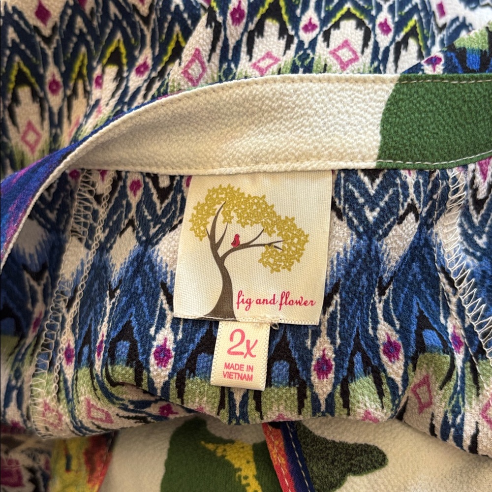 Fig and Flower Vibrant Floral Tunic Blouse size 2X - Picture 3 of 3